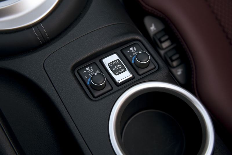 Illustration for article titled 2010 Nissan 370Z Roadster: A Topless Catfish